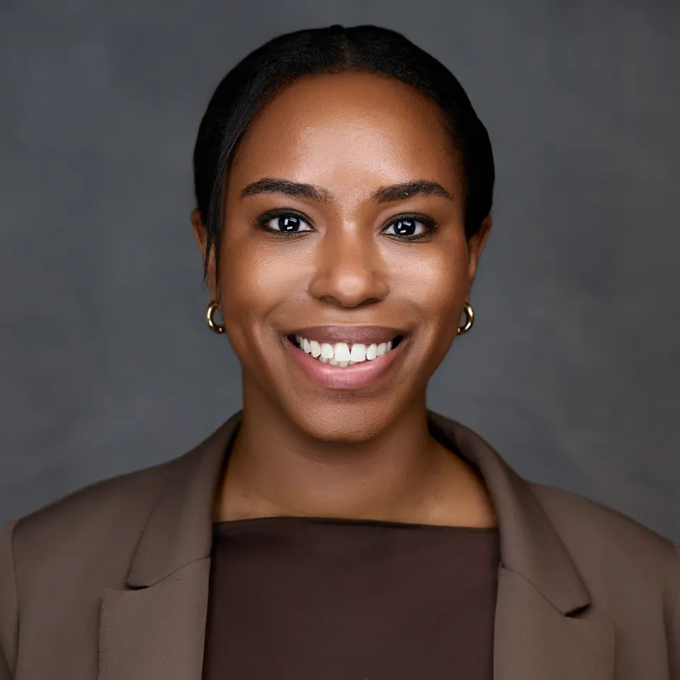 Professional LinkedIn headshot example - Philadelphia photographer