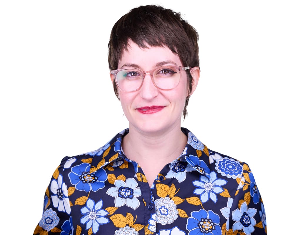 Business woman portrait by NWA Headshots - Rogers team photography client Dina